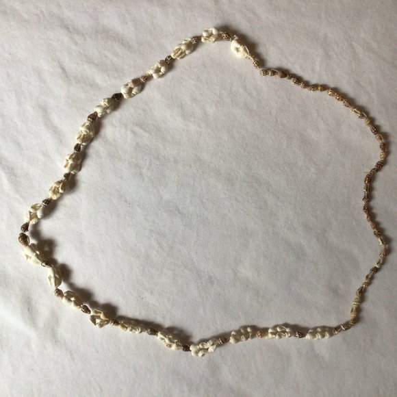 Vintage shell necklace - Picture 8 of 9